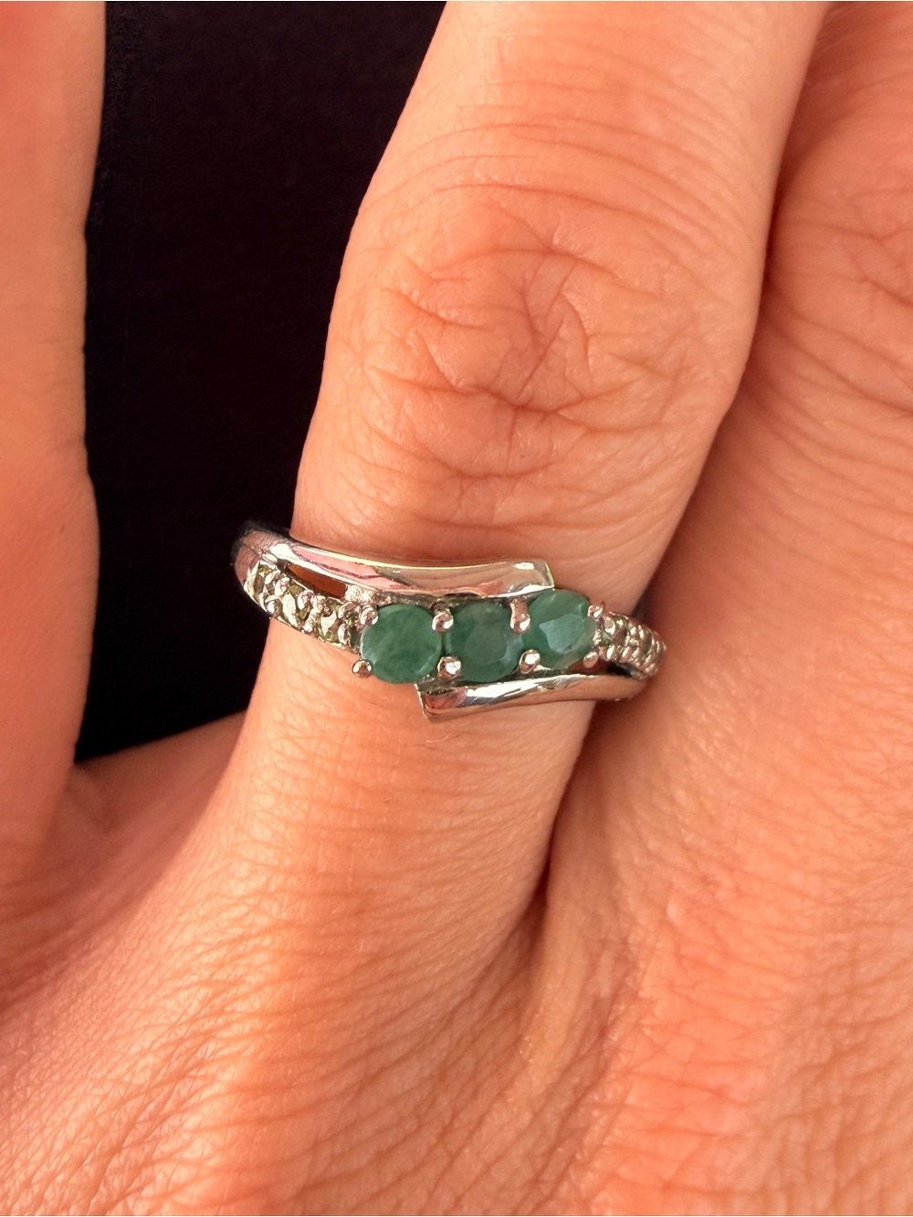 ✨NWT-Natural Green Emerald Stone Trio with Accents Sz7✨